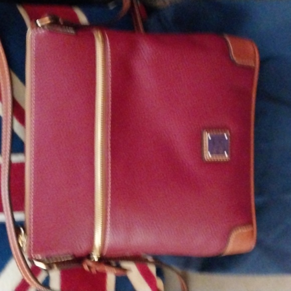 Dooney & Bourke zip top front zip bag. Gorgeous leather. Adjust strap NWOT - Picture 3 of 8
